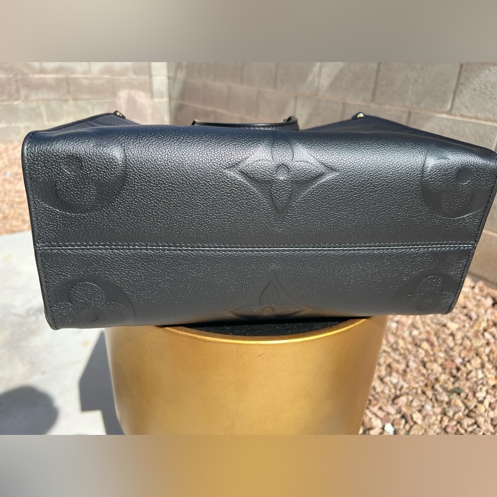 Louis Vuitton On The Go MM Black Monogram Tote - Picture 8 of 16